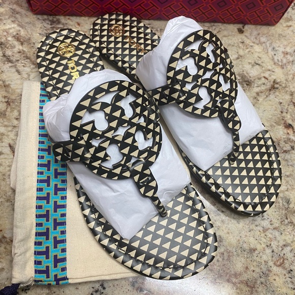 - ❌Sale price firm❌❌Brand new Tory Burch san… - Picture 1 of 3